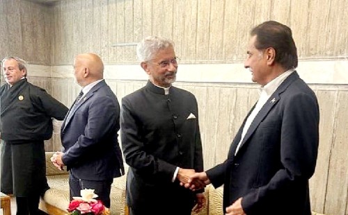 ঢাকায় ভারতের পররাষ্ট্রমন্ত্রীর সাথে পাকিস্তানের সংসদের স্পিকার এর সাক্ষাৎ